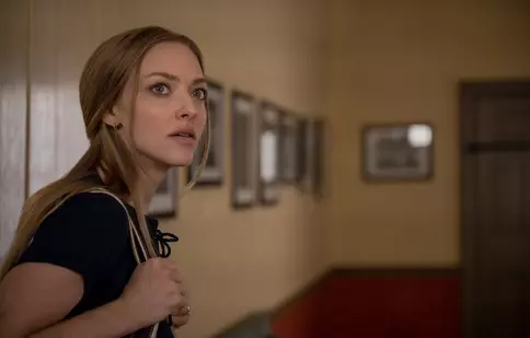 Pe Amanda Seyfried o putem vedea de azi pe Netflix, în provocatoarea dramă horror „Cele auzite și văzute”