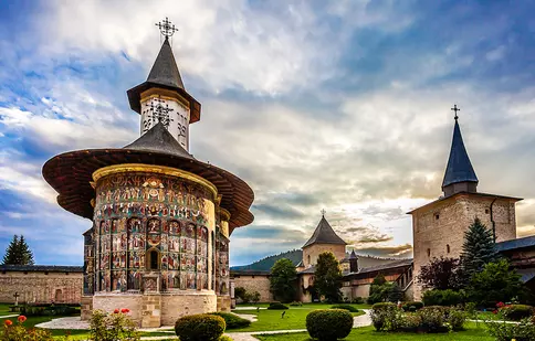 În așteptarea Mântuitorului: la TVR 2 se vede „Sucevița – frumusețea sfântă a mânăstirilor pictate”