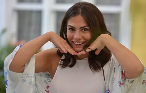 Schimbări radicale în cariera lui Demet Özdemir. Ce se întâmplă cu actrița după anularea serialului „Prizoniera destinului”