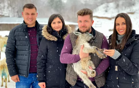 Echipa „ROventura” ajunge la Cerna, un loc de poveste și de povestit