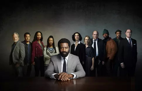 AXN va difuza, în premieră, „Pe viață” („For Life”). Serialul, inspirat dintr-o poveste de viață impresionantă