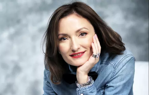 „România, te iubesc!”. Paula Herlo prezintă ancheta „Bolnavi de lăcomie”