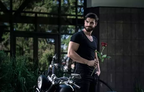 Cine este aleasa lui Andi Constantin la „Burlacul”. Detaliul care a dat-o de gol!