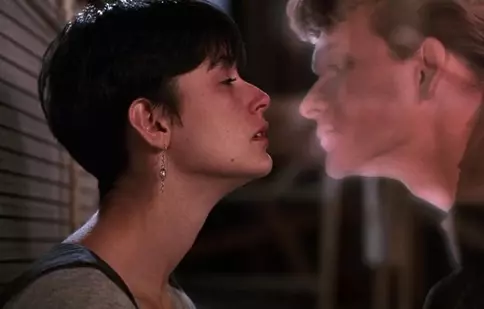 Povestea filmului „Fantoma mea iubită”: acum 30 de ani, Whoopi Goldberg primea Oscarul pentru rolul său