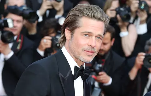 Imagini șocante cu Brad Pitt! Actorul a fost surprins într-un scaun cu rotile