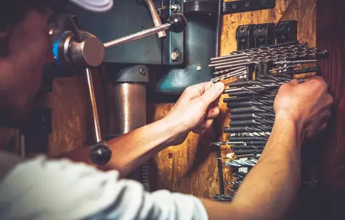 (P) Care sunt șuruburile ce pot contribui la amenajări rezistente și practice?