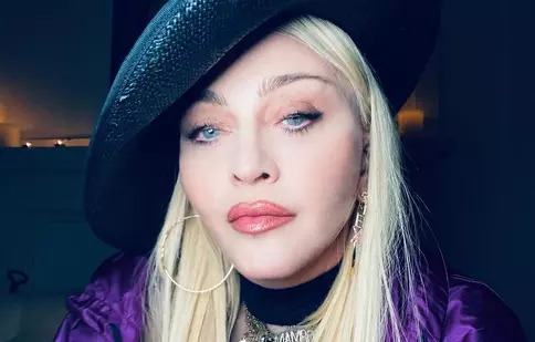 Madonna șochează încă o dată: a pozat topless la 62 de ani