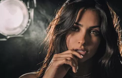 Cu ce actor cunoscut se iubește Renata Notni, actrița din telenovela „La ușa ta, iubirea”