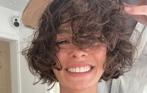 Scandal la petrecerea aniversară a actriței Özge Özpirinççi („Femeie în înfruntarea destinului”). A fost chemată poliția!