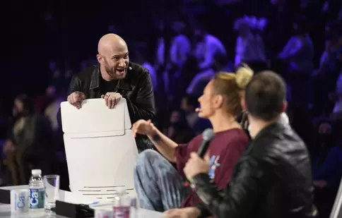 Încă un finalist iUmor. Cum i-a cucerit Alin Bourașu pe jurați și pe cei de acasă