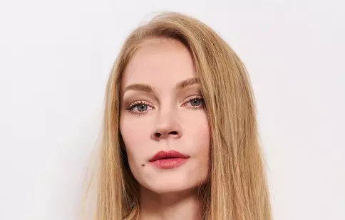 Netflix aduce povestea Annei Karenina în zilele noastre, în noul serial rusesc „Anna K”