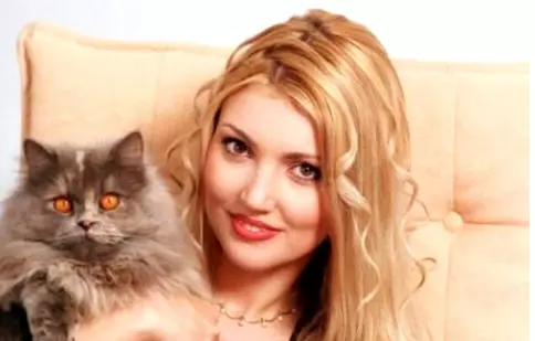 Ce job și-a găsit Iulia Frățilă în America. Cu ce se ocupă fosta asistentă TV a lui Florin Călinescu