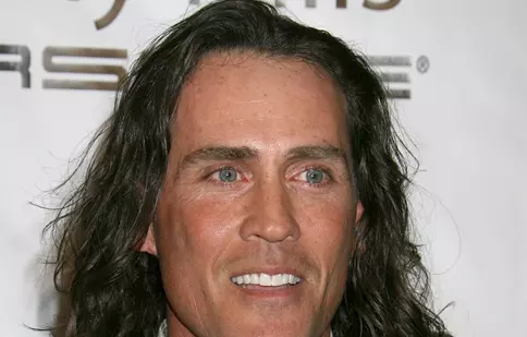 Tragedie de nedescris! Joe Lara, celebrul actor din serialul „Tarzan” a murit în urma unui accident aviatic