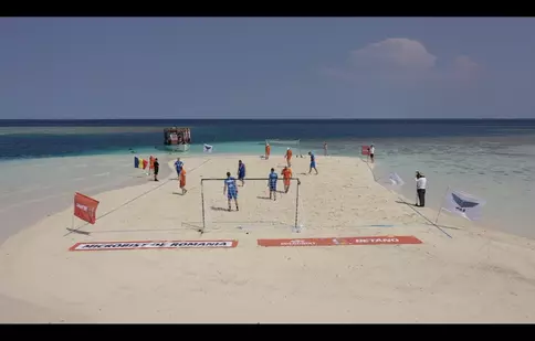 Fotbal în mijlocul oceanului, azi, la „Microbist de România”!