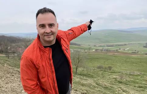 Rareș Năstase prezintă o nouă campanie la Știrile Pro TV și „România, te iubesc!”: Pierduți în teleșcoală