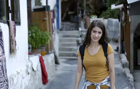 Hazal Kaya și-a schimbat look-ul! Cum arată acum celebra actriță turcoaică