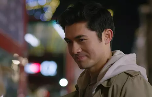 Henry Golding va juca în „Persuasiune”, noua ecranizare Netflix după Jane Austen
