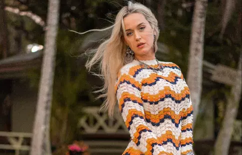 Katy Perry a lansat piesa "Electric" pentru a celebra 25 de ani de Pokemon