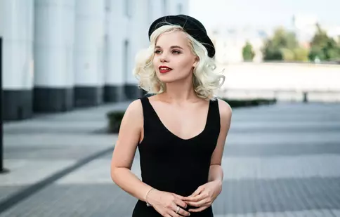 (P) Piese vestimentare în care merită să investești: 6 exemple