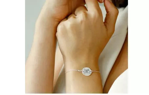 (P) 5 cadouri ideale pentru o absolventă de liceu sau facultate