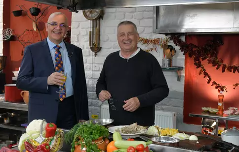 Raed Arafat vine la Poezie și delicatețuri, noua emisiune semnată Mircea Dinescu, la Prima TV