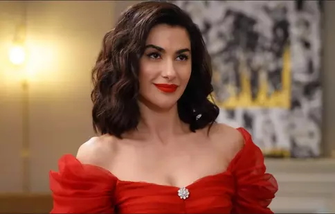 Nesrin Cavadzade a fugit în vacanță ca să uite de problemele din ultima vreme. Ce-a pățit actrița din „Prețul fericirii”