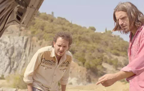 Ce filme ajung în cinematografe în această vară. „Mandibule”, o comedie savuroasă de Quentin Dupieux, pe 18 iunie