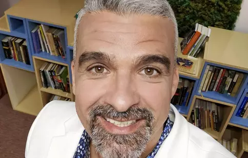 Cum arăta Aurelian Temișan în tinerețe. Juratul „Te cunosc de undeva!” împlinește azi 49 de ani