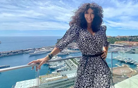 Cum se relaxează Mihaela Rădulescu în Saint Tropez. Imagini rare cu fiul și iubitul ei, în vacanță