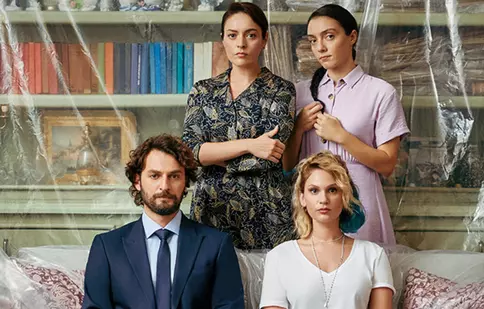 Încă un serial turcesc a fost cumpărat în România: „Masumlar Apartmani”, cu Farah Zeynep Abdullah