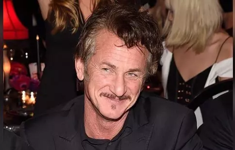 Sean Penn revine la Cannes după 30 de ani de la debutul său în regie. În noul său film, „Flag Day”, joacă alături de fiica și de fiul lui