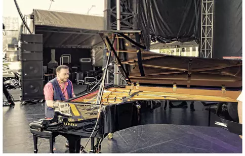 SORIN ZLAT și trio-ul său – invitați speciali  în ultimul concert de jazz prezentat de BIG BAND-ul RADIO  în această stagiune (P)