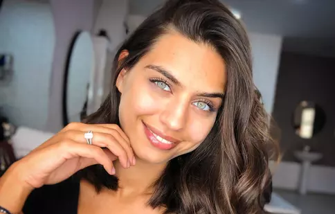 Decizie radicală luată de turcoaica Amine Gülşe. Cum arată acum actrița din „Prizoniera dragostei”