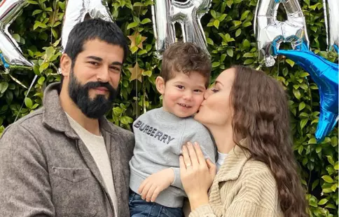 Burak Özçivit, tată pentru a doua oară. Fahriye Evcen a născut al doilea lor copil