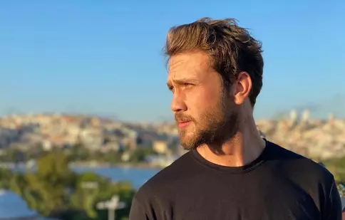 Aras Bulut İynemli („Legea familiei”) s-a despărțit de iubită după șase ani. Care a fost motivul