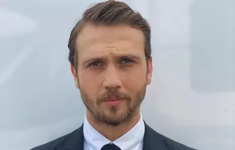 Aras Bulut Iynemli va face un rol de zile mari! Pe cine va interpreta protagonistul din “Legea familiei”
