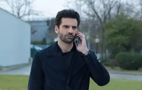 Actorul Kaan Urgancıoğlu (Emir din “Dragoste infinită”) s-a însurat. Cine este aleasa lui