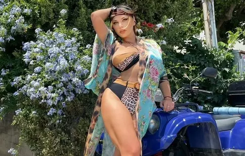 Loredana Groza pune internauții pe jar! Cum a fost surprinsă artista la plajă