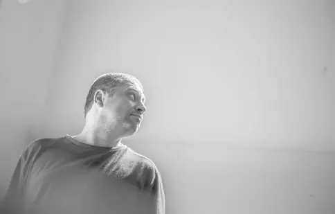 Regizorul Radu Jude va fi la Festivalul de Film de la Veneția, cu noul său scurtmetraj „Plastic semiotic”