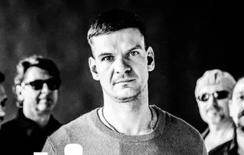 VAMA a lansat videoclipul piesei „Cântă cu mine”. Trupa se pregătește de concertul de la Arenele Romane