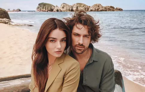 Ayça Ayşin Turan și Alp Navruz joacă împreună în serialul „Ada Masalı”