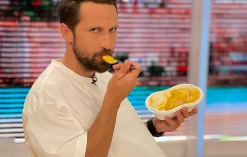 Ce glume face Dani Oțil pe seama Gabrielei, soția lui însărcinată! „Atenţie la comenzile online. Eu m-am ars pe viață”