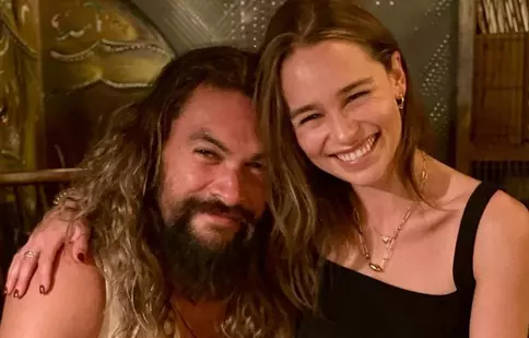 Emilia Clarke și Jason Momoa, imaginea cu 5 milioane de aprecieri. „Mama dragonilor și-a reîntâlnit soțul”