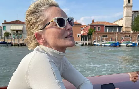 Tragedie în familia lui Sharon Stone! Actrița a părăsit de urgență Veneția când a aflat ce i s-a întâmplat nepoțelului ei de doar 11 luni