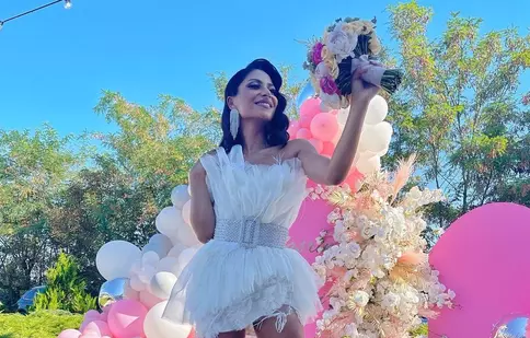 Vedeta Antena Stars Nasrin Ameri a făcut cununia civilă. Cum a reușit nașa Valentina Pelinel să fure ochii invitaților