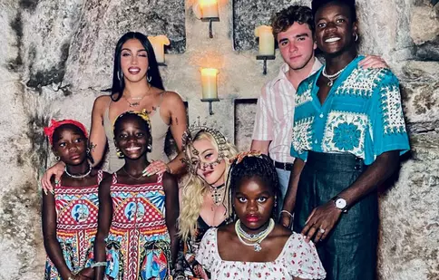 Madonna, imagine rară cu toți cei șase copii. Iubitul de 27 de ani i-a fost alături