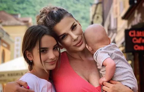 Cum se simt gemenii Alinei Laufer la 7 luni de când s-au născut prematur. „A fost provocarea noastră”