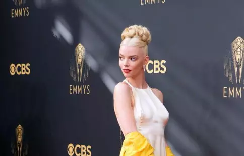 Cele mai îndrăznețe ținute de la Emmy 2021. Vedetele care au surprins pe covorul roșu