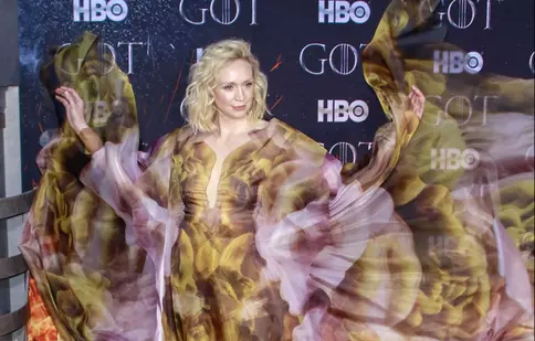 Gwendoline Christie, fosta Brienne din „Urzeala tronurilor”, s-a alăturat distribuției serialului „Wednesday”, de la Netflix