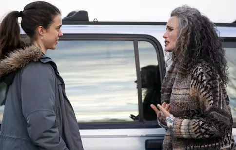 Margaret Qualley joacă alături de celebra ei mamă, Andie MacDowell, în miniseria „Menajera”. Când începe pe Netflix